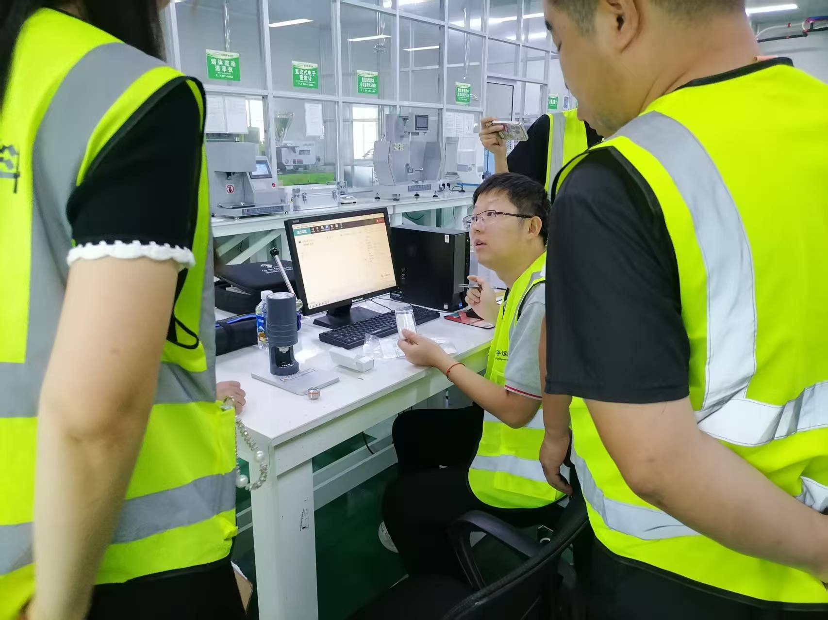 河南国产麻豆MD传媒视频新材料科技有限公司實驗室引入日本島津高端檢（jiǎn）測設備並（bìng）完成技術培訓